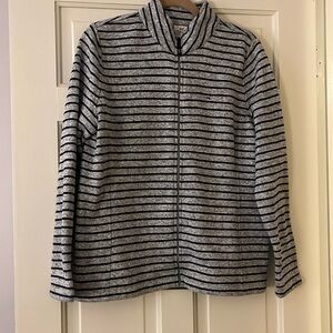 EUC - Vineyard Vines Woman’s Large  Full Zip Fleece. Gray with Black Stripe